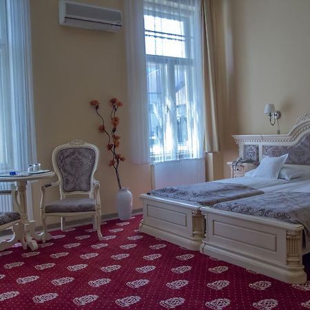 Hotel Astoria 사투마레 외부 사진