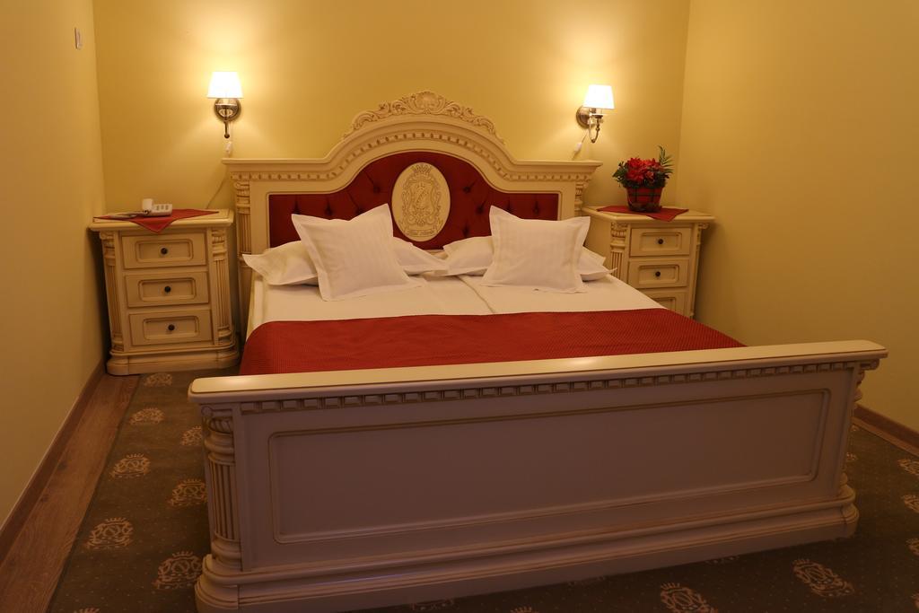 Hotel Astoria 사투마레 외부 사진